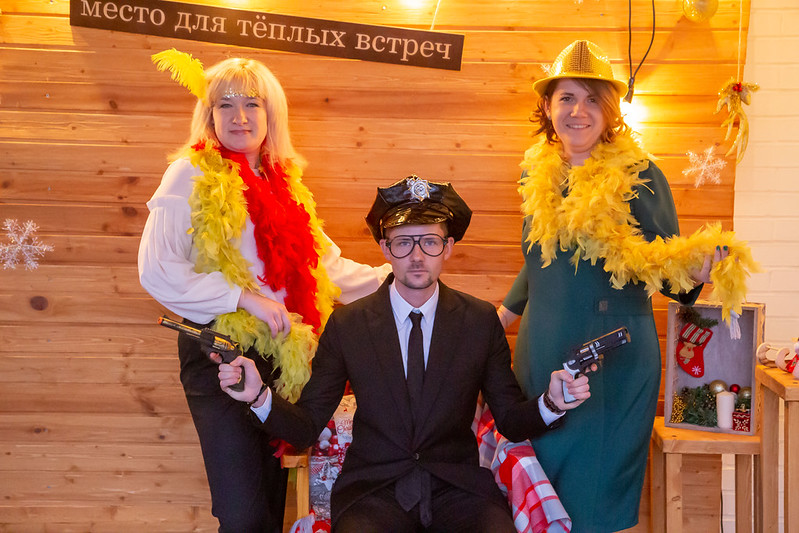 Новогоднее украшение зала для корпоратива в Мурманске